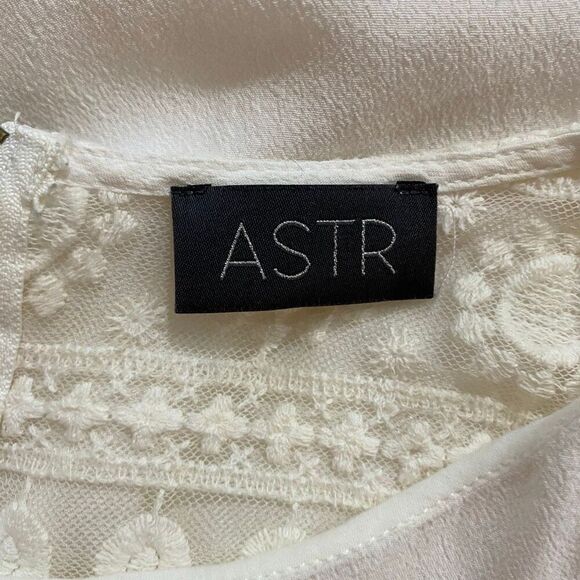 ASTR The Label White Lace Detail Short Sleeve Dress Women’s Size (small) Elegant - Picture 3 of 6